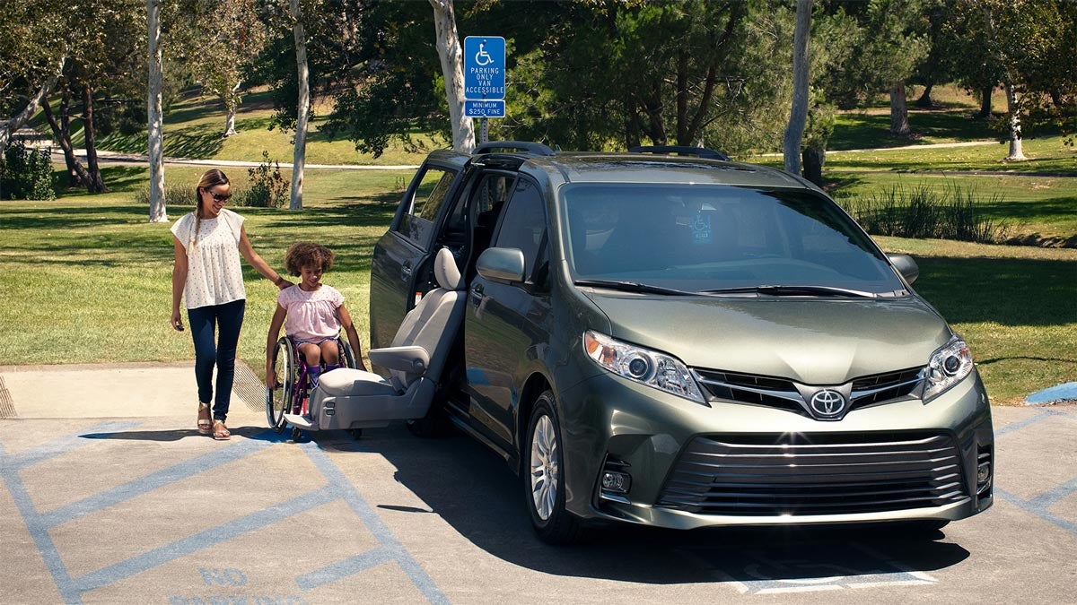 2019 Toyota Sienna with Auto Access Seat from Kinderhook Toyota in Hudson, NY