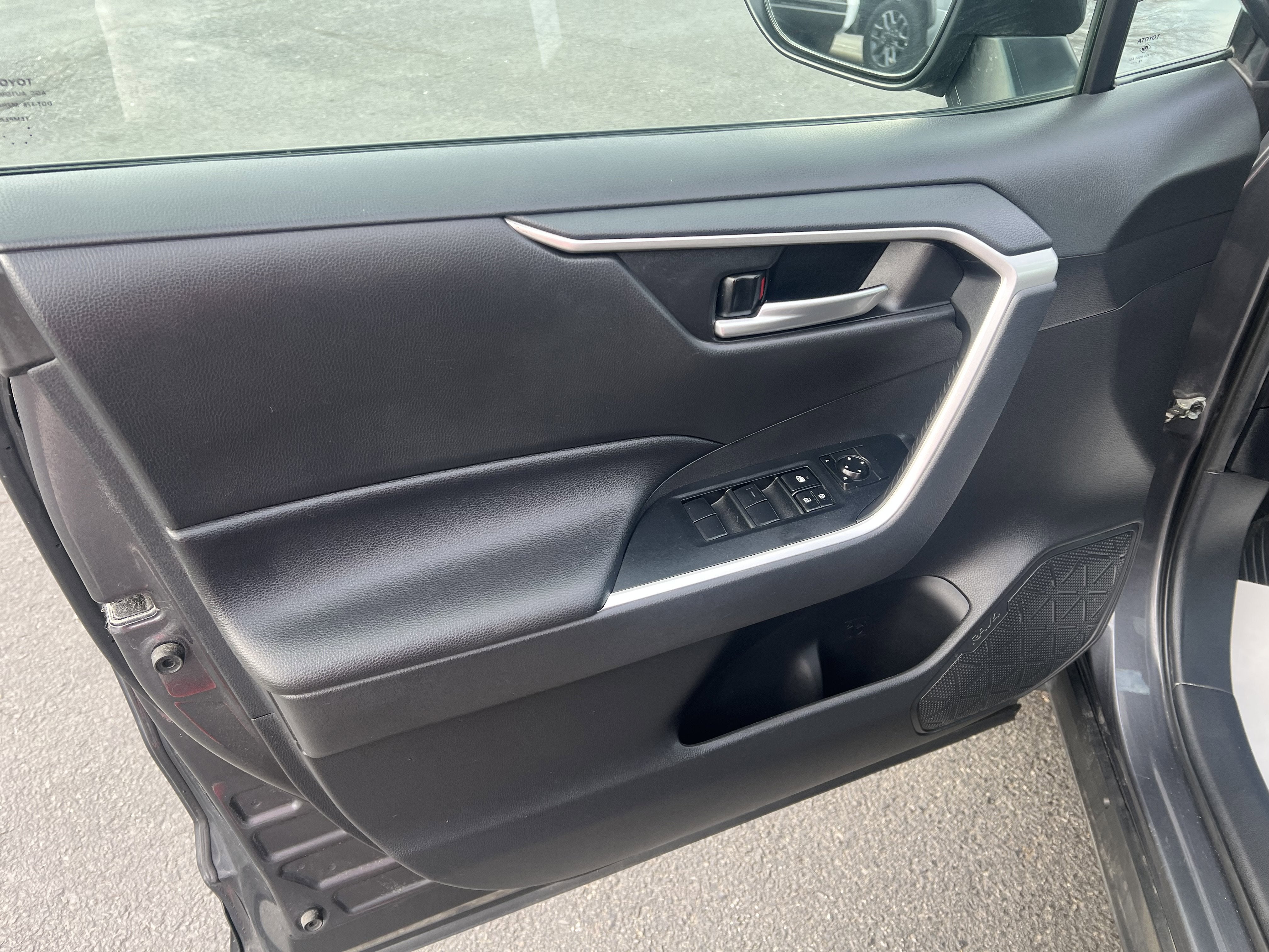 2019 Toyota RAV4 Hybrid XLE