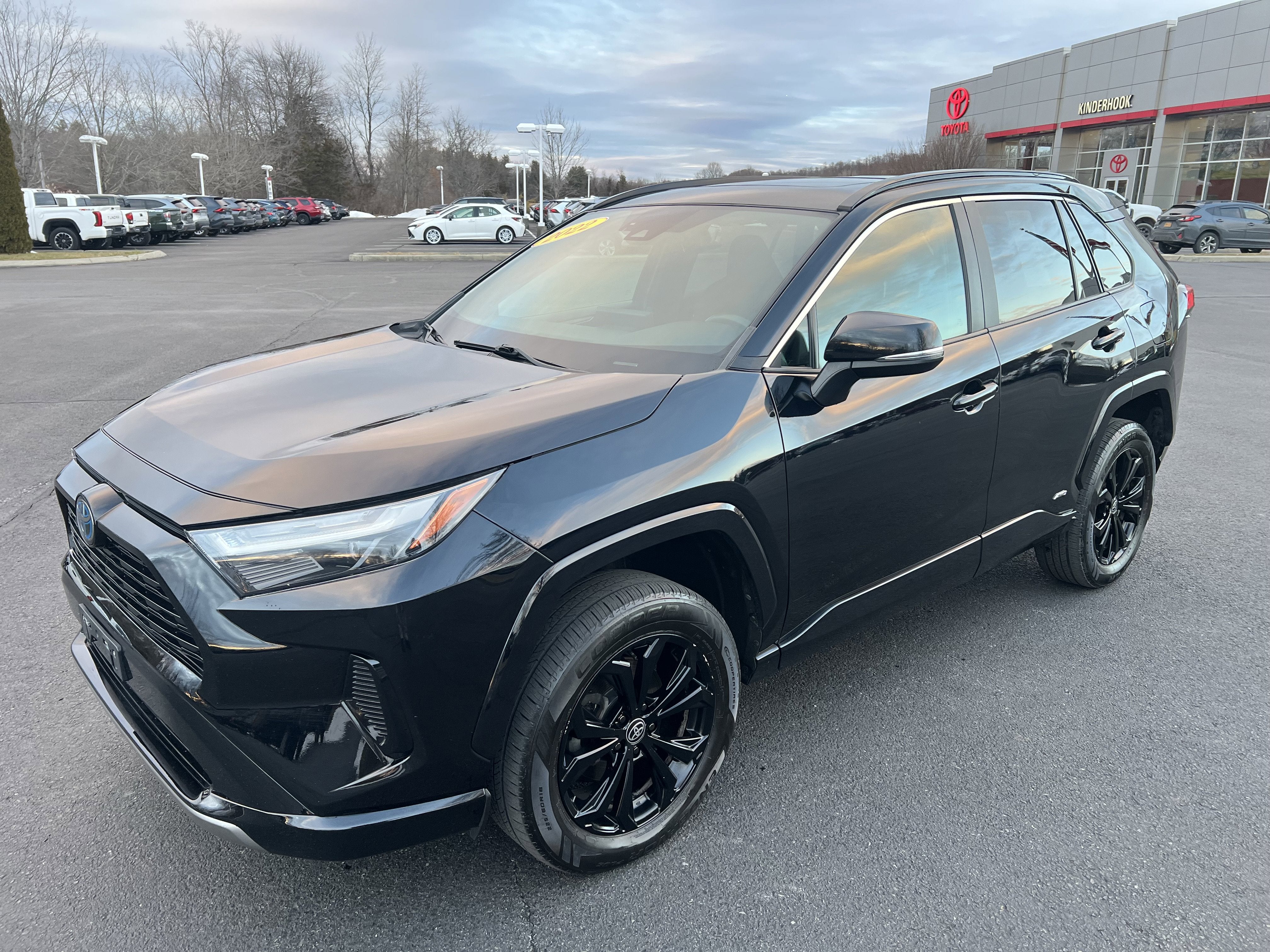 2022 Toyota RAV4 Hybrid SE