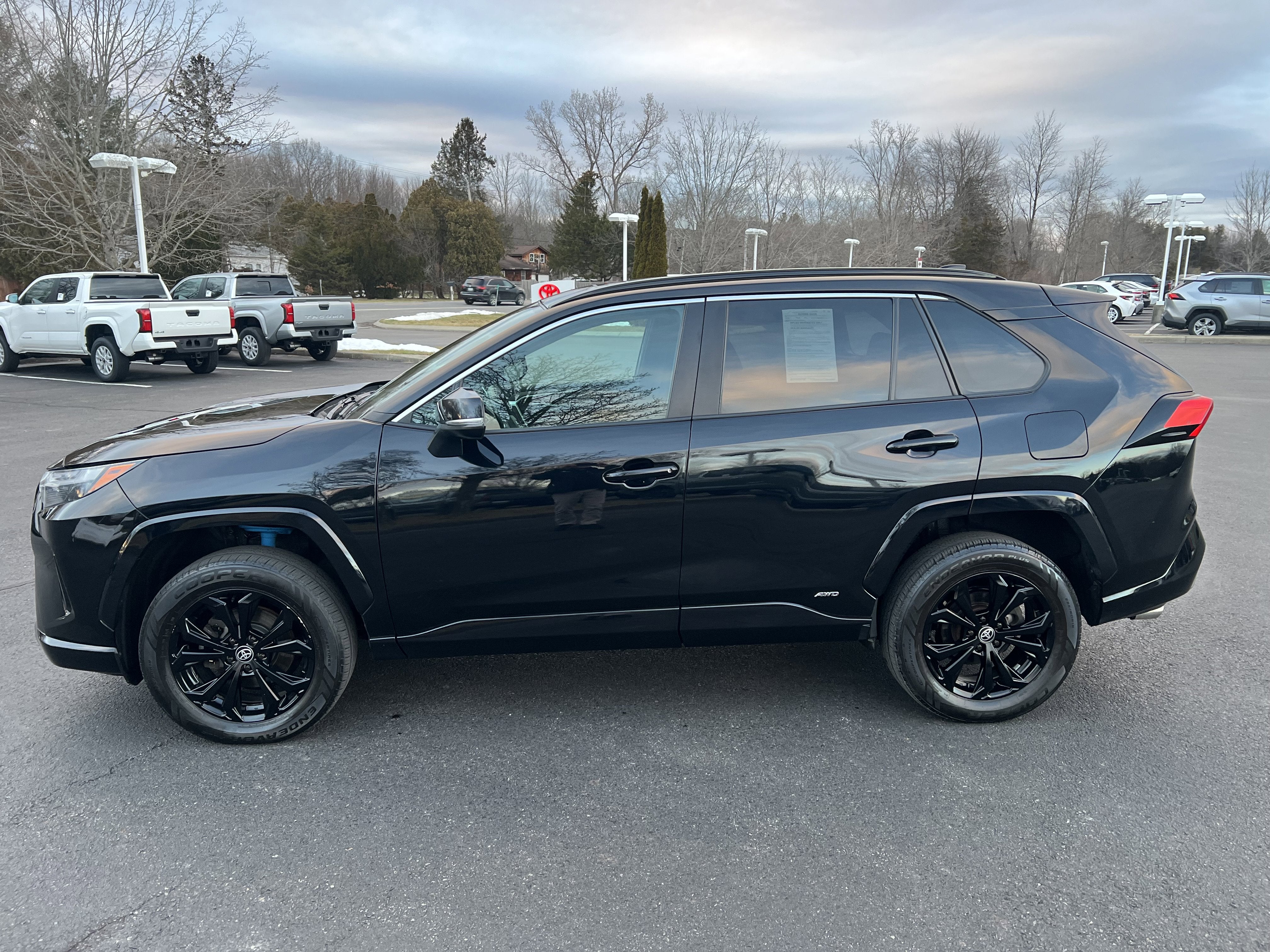 2022 Toyota RAV4 Hybrid SE