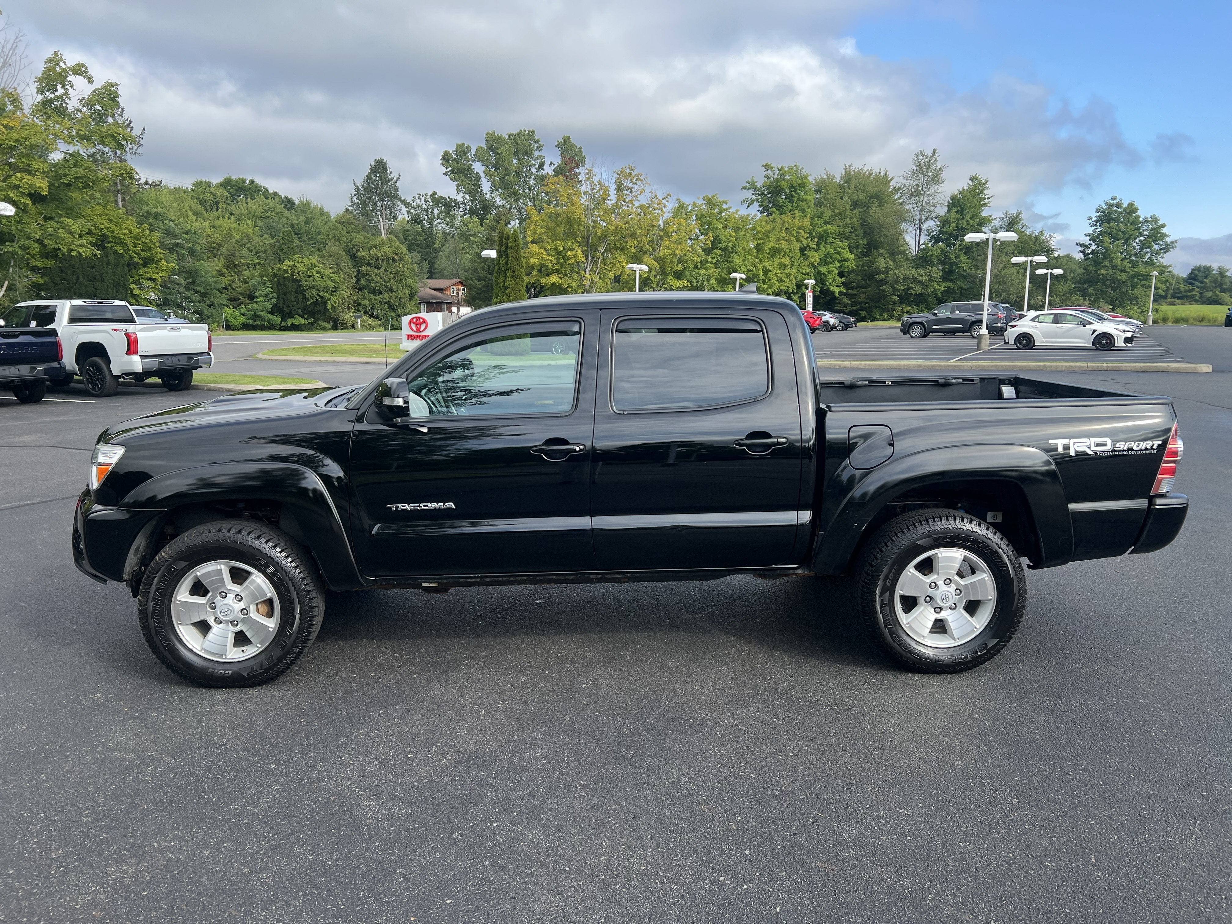 2015 Toyota Tacoma 4WD Double Cab V6 AT (Natl)
