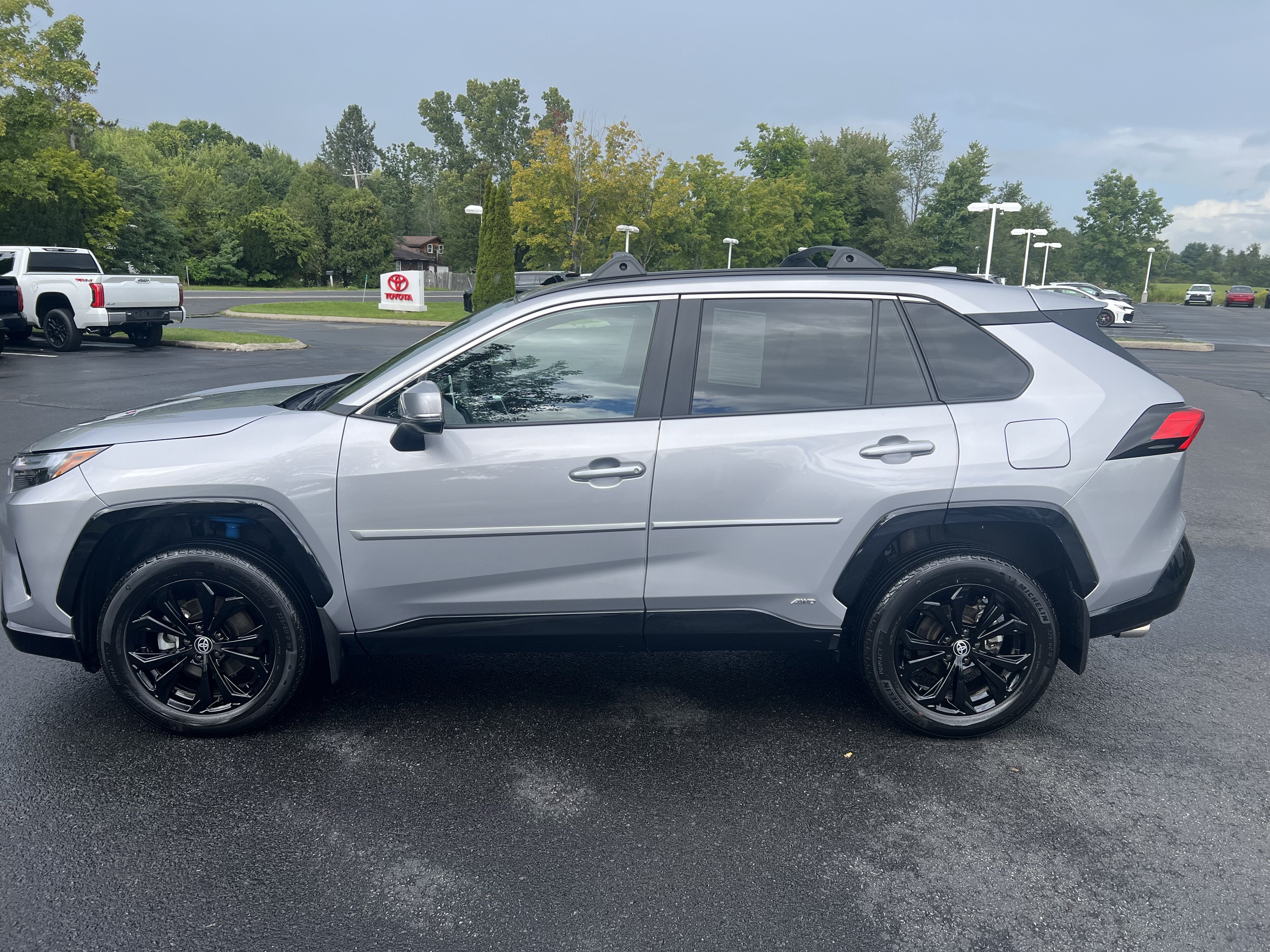2023 Toyota RAV4 Hybrid SE