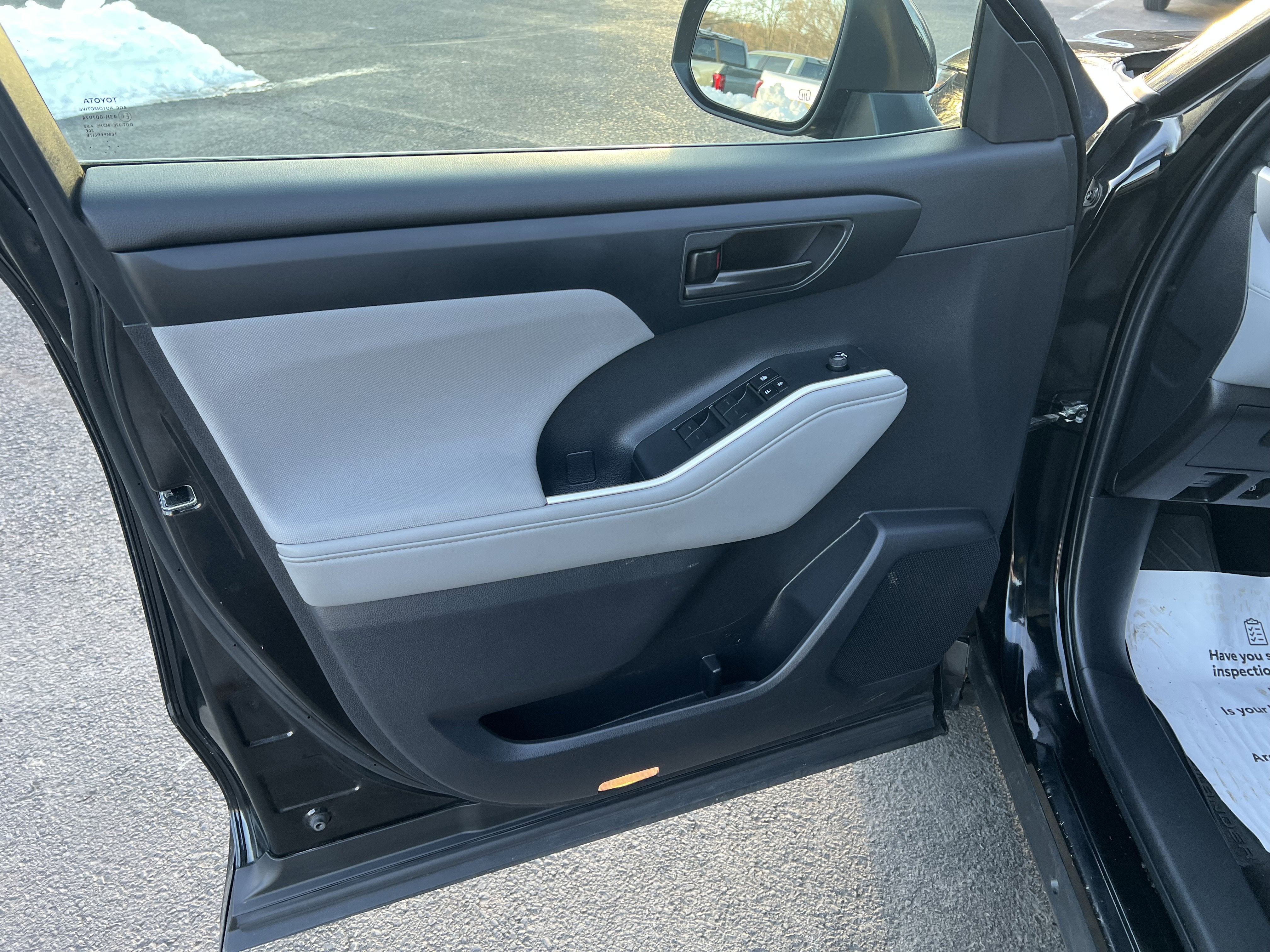 2023 Toyota Highlander Hybrid LE