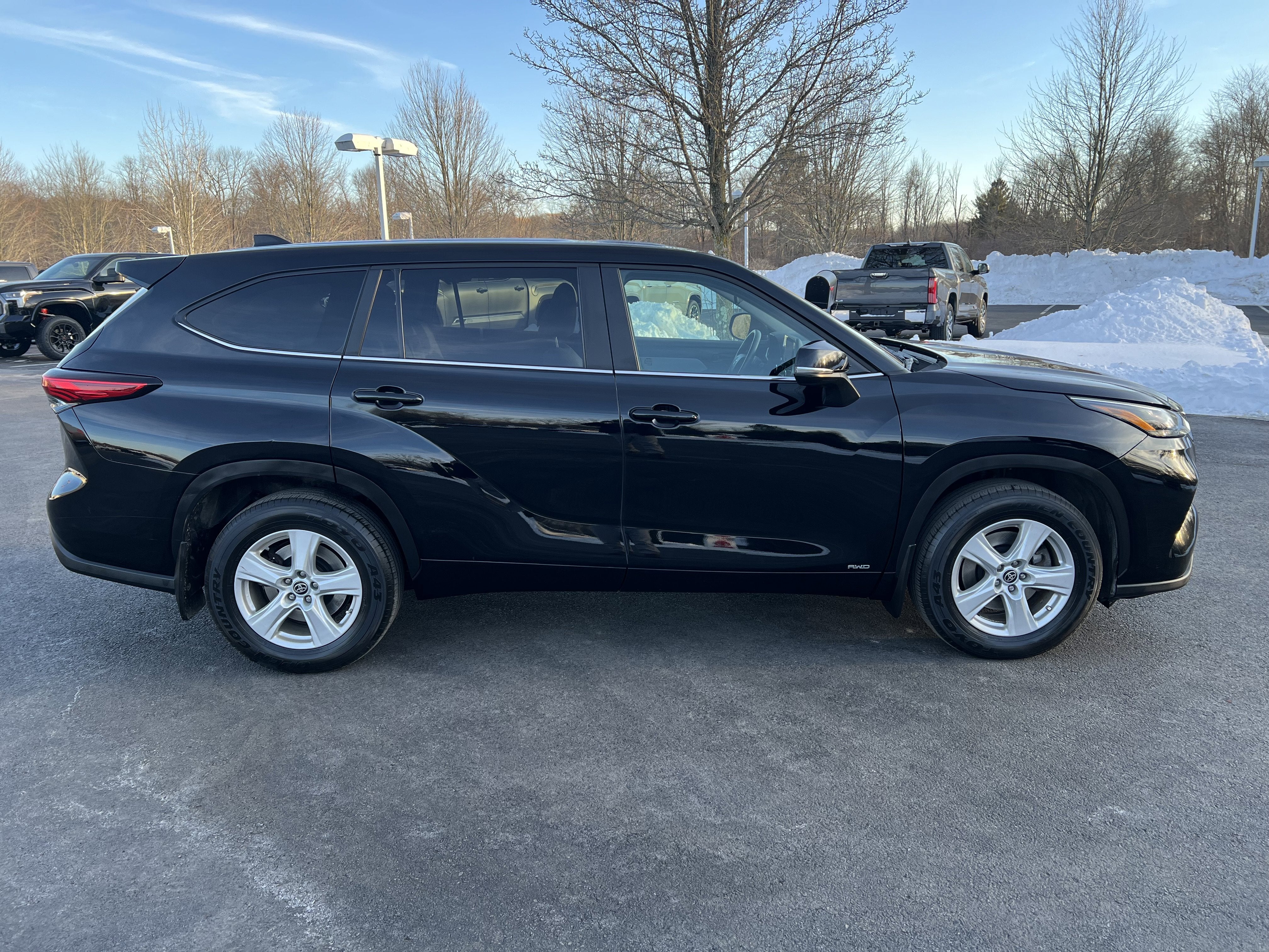 2023 Toyota Highlander Hybrid LE