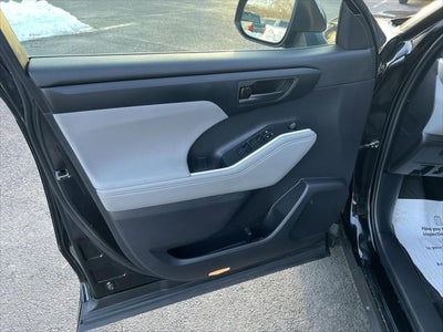 2023 Toyota Highlander Hybrid LE