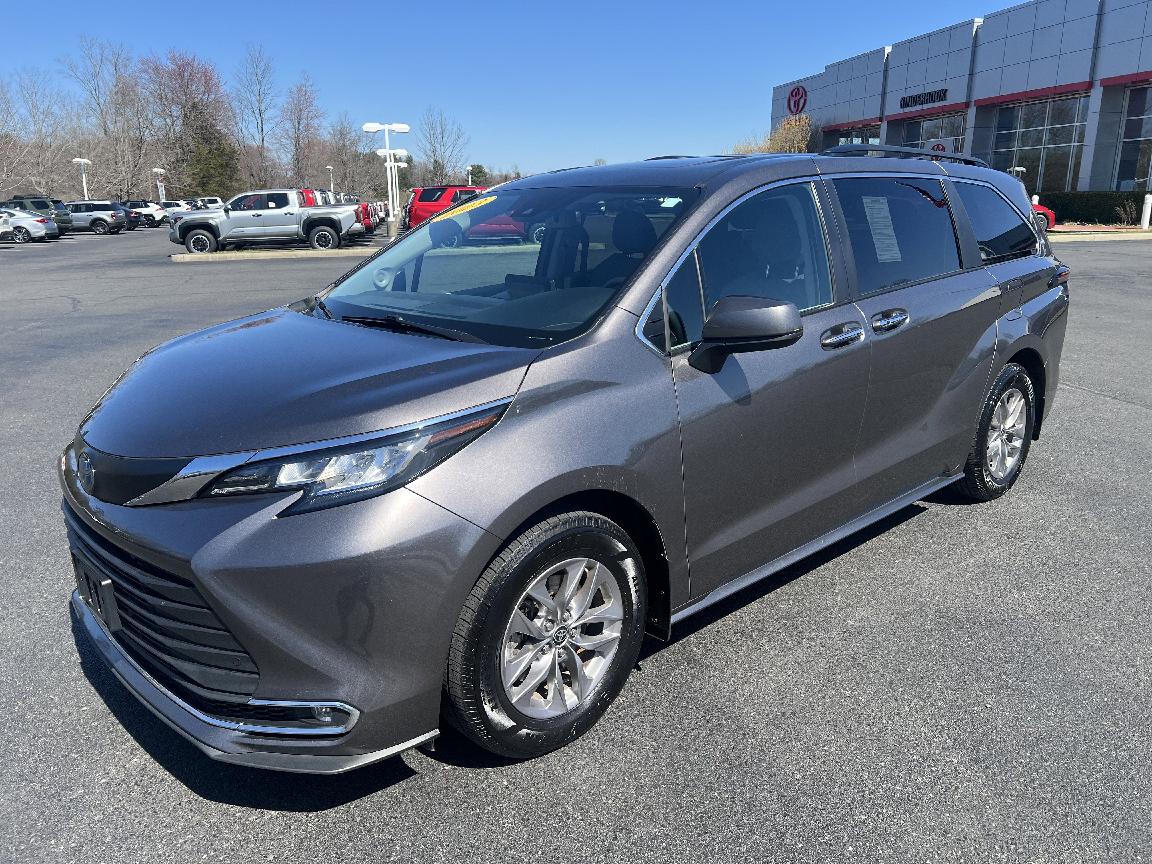 2023 Toyota Sienna Base