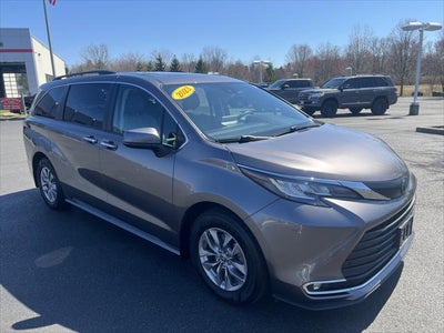 2023 Toyota Sienna XLE