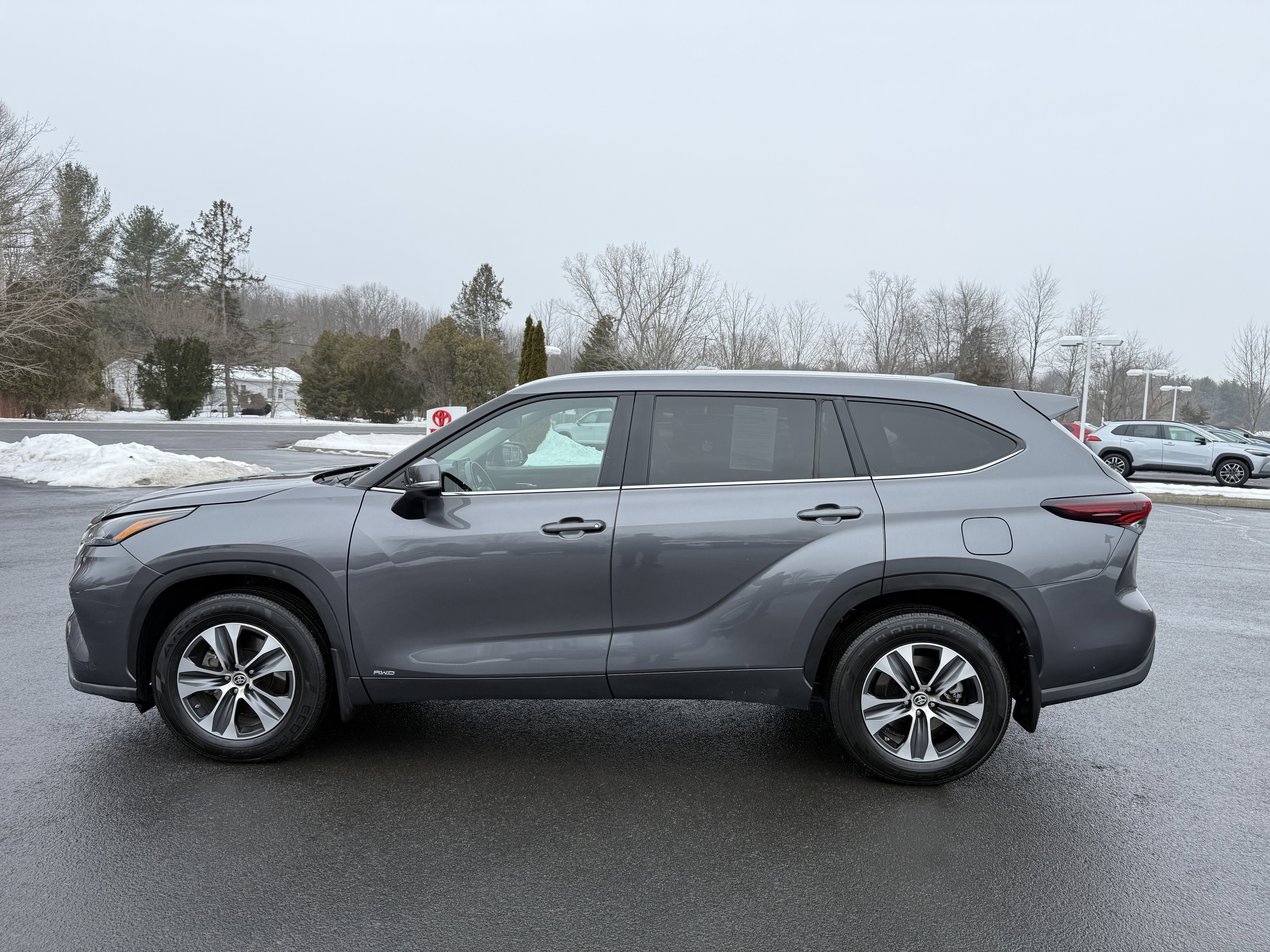 2024 Toyota Highlander Hybrid XLE