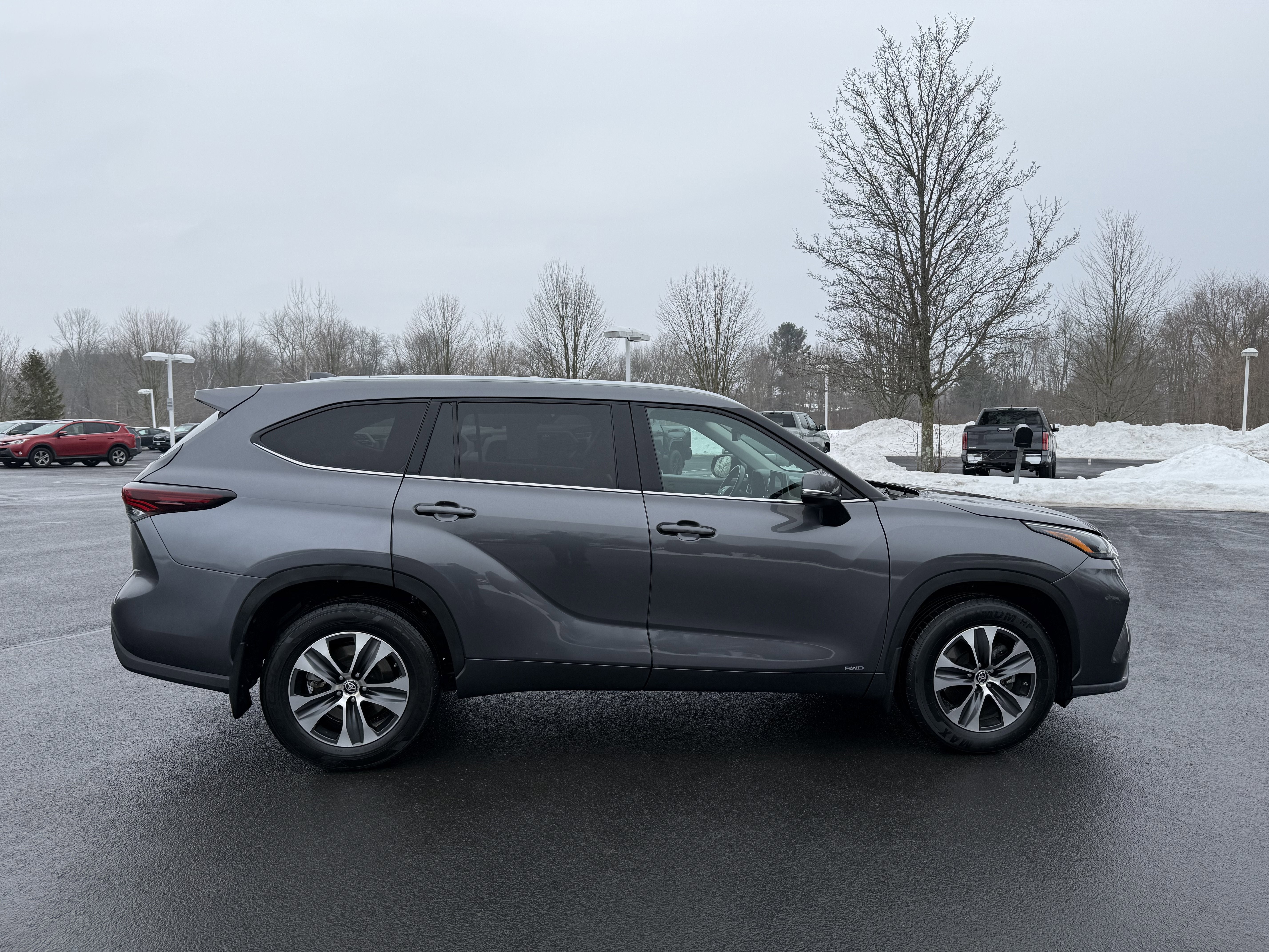 2024 Toyota Highlander Hybrid XLE