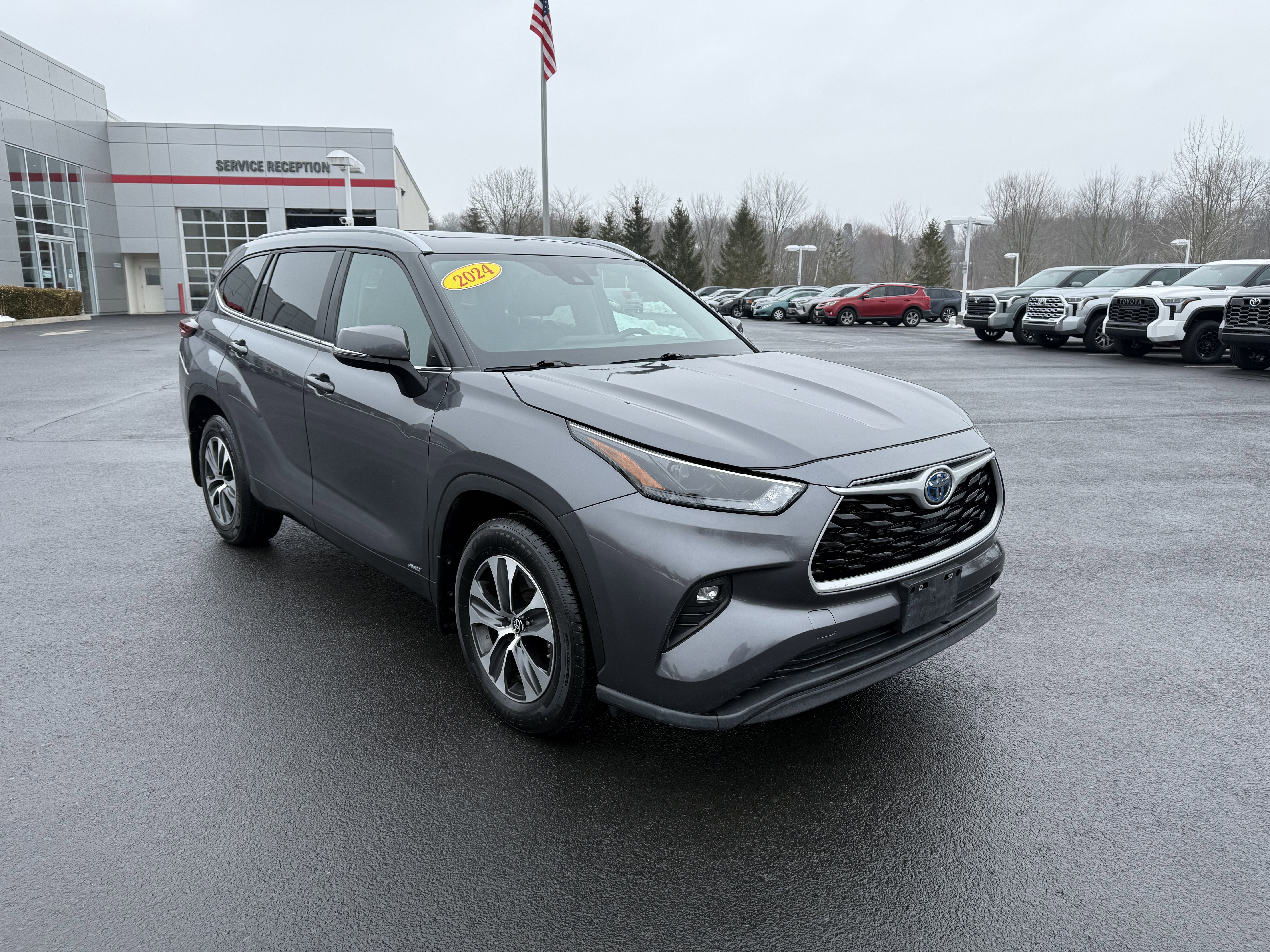 2024 Toyota Highlander Hybrid XLE