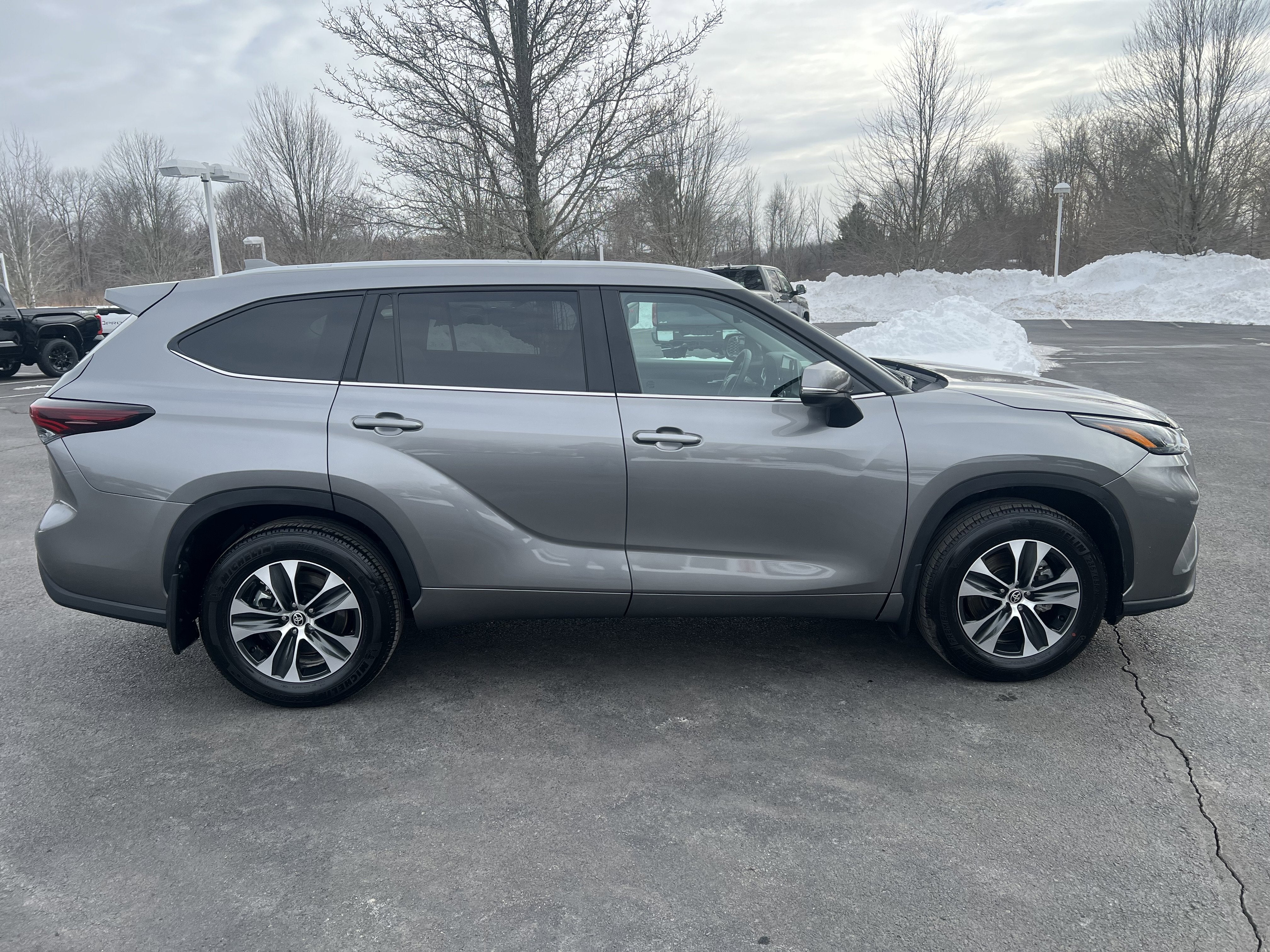 2025 Toyota Highlander XLE