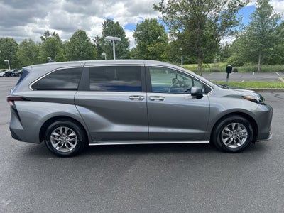 2026 Toyota Sienna LE