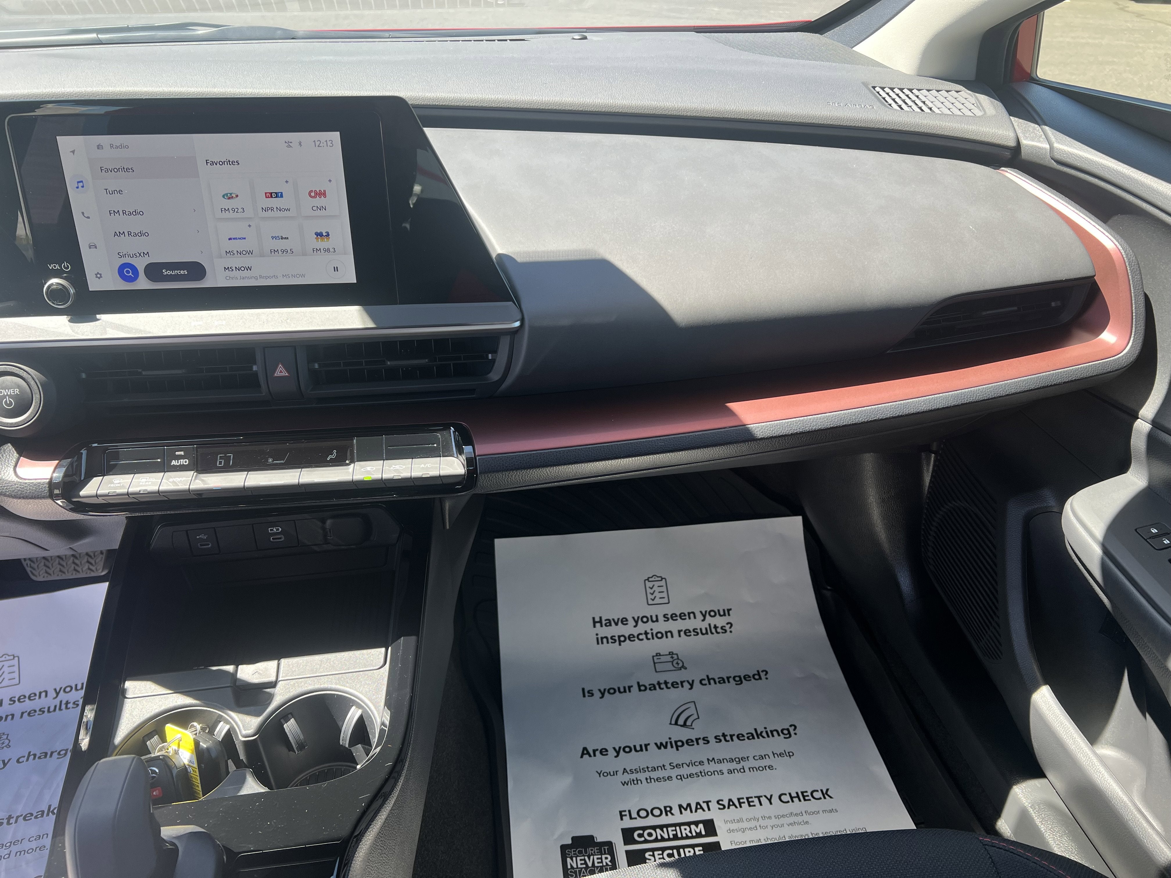 2025 Toyota Prius Plug-In Hybrid SE