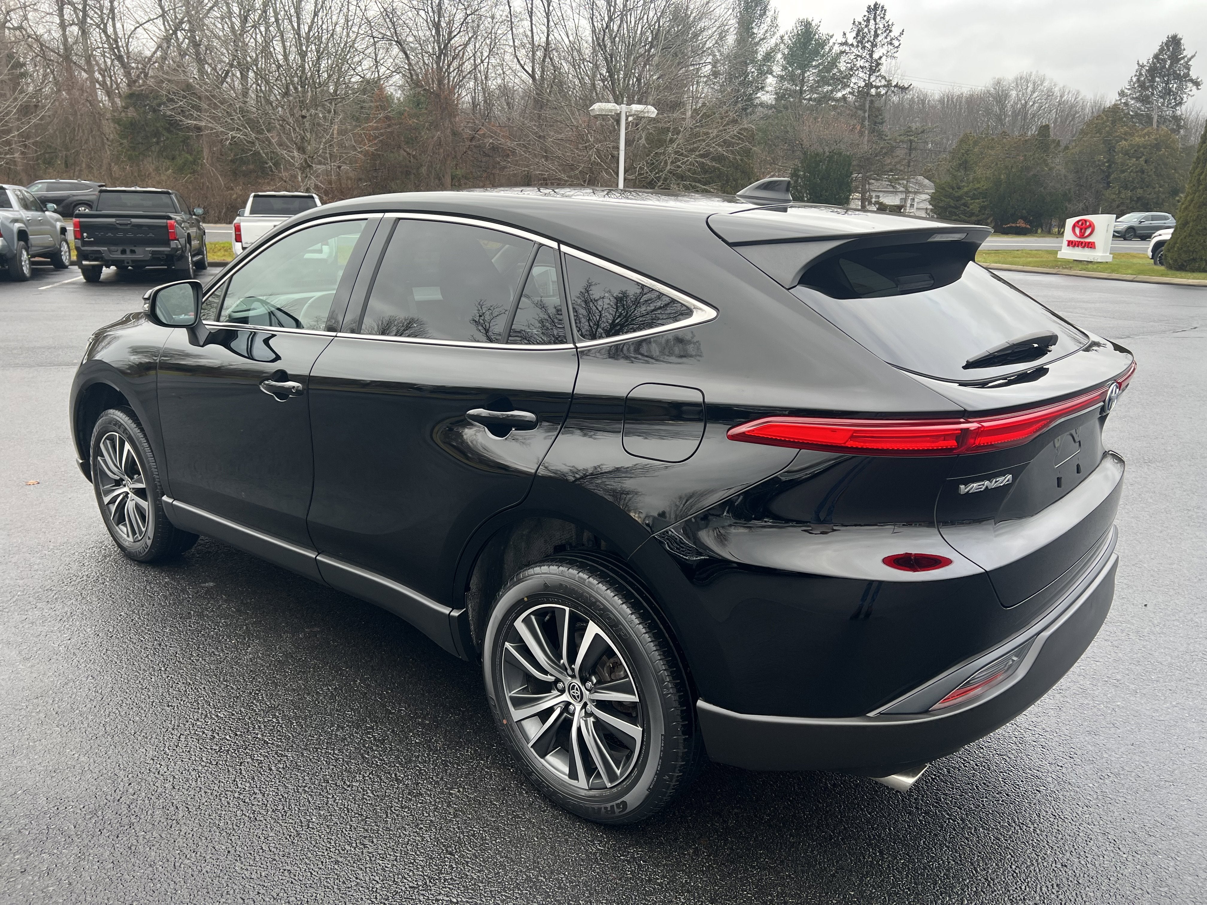 2023 Toyota Venza LE