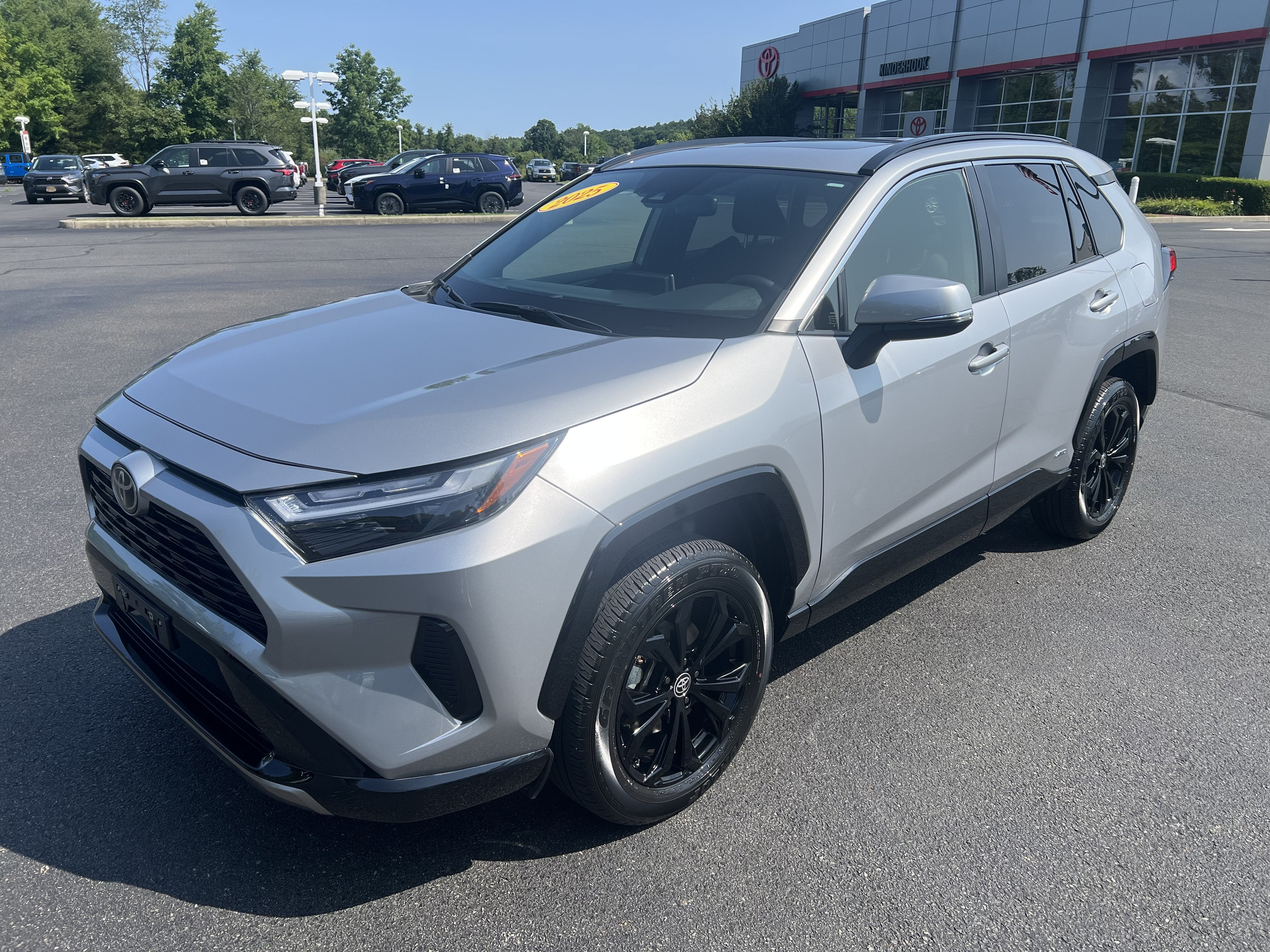 2025 Toyota RAV4 Hybrid SE