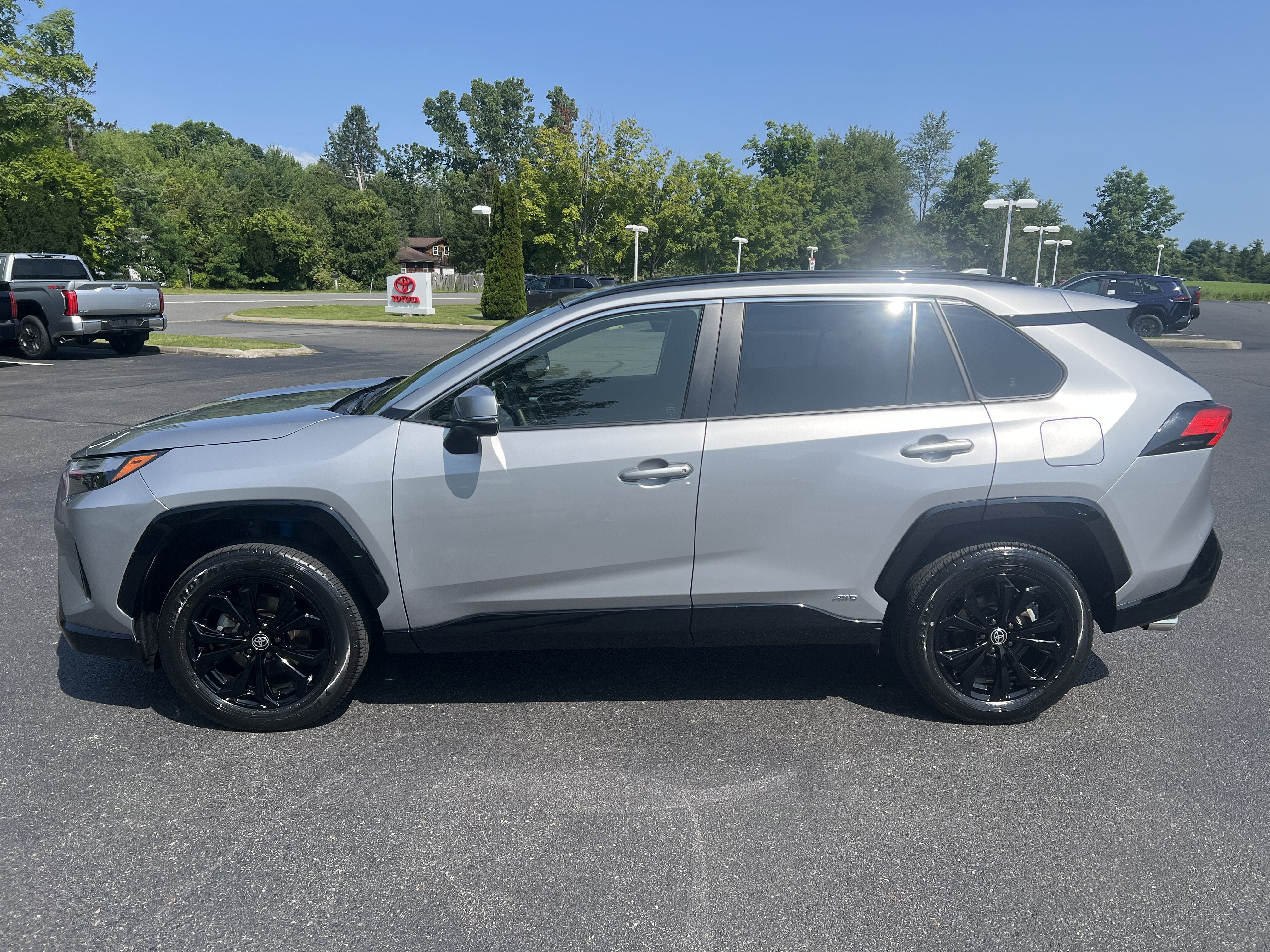 2025 Toyota RAV4 Hybrid SE