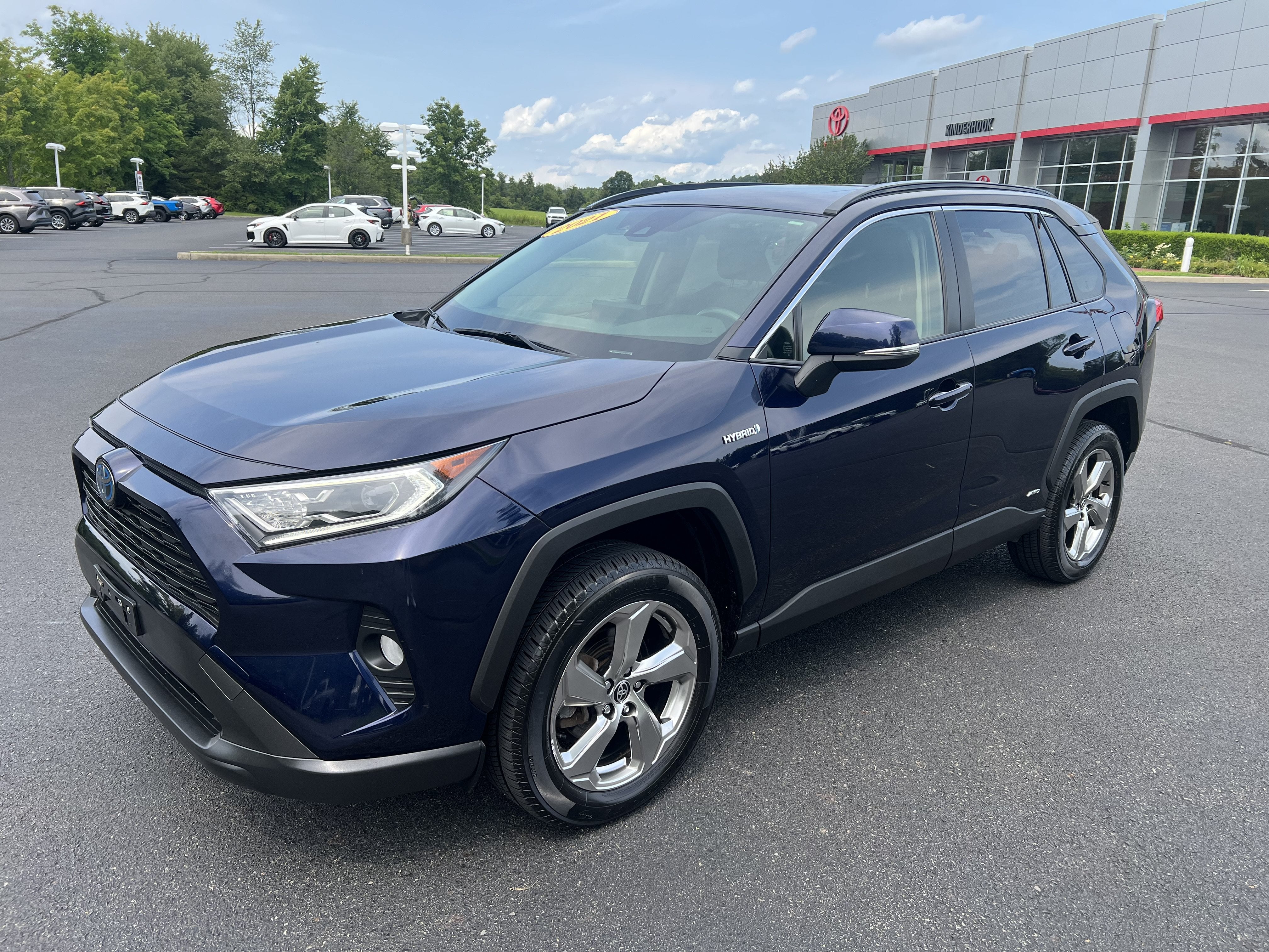2021 Toyota RAV4 Hybrid XLE Premium AWD photo