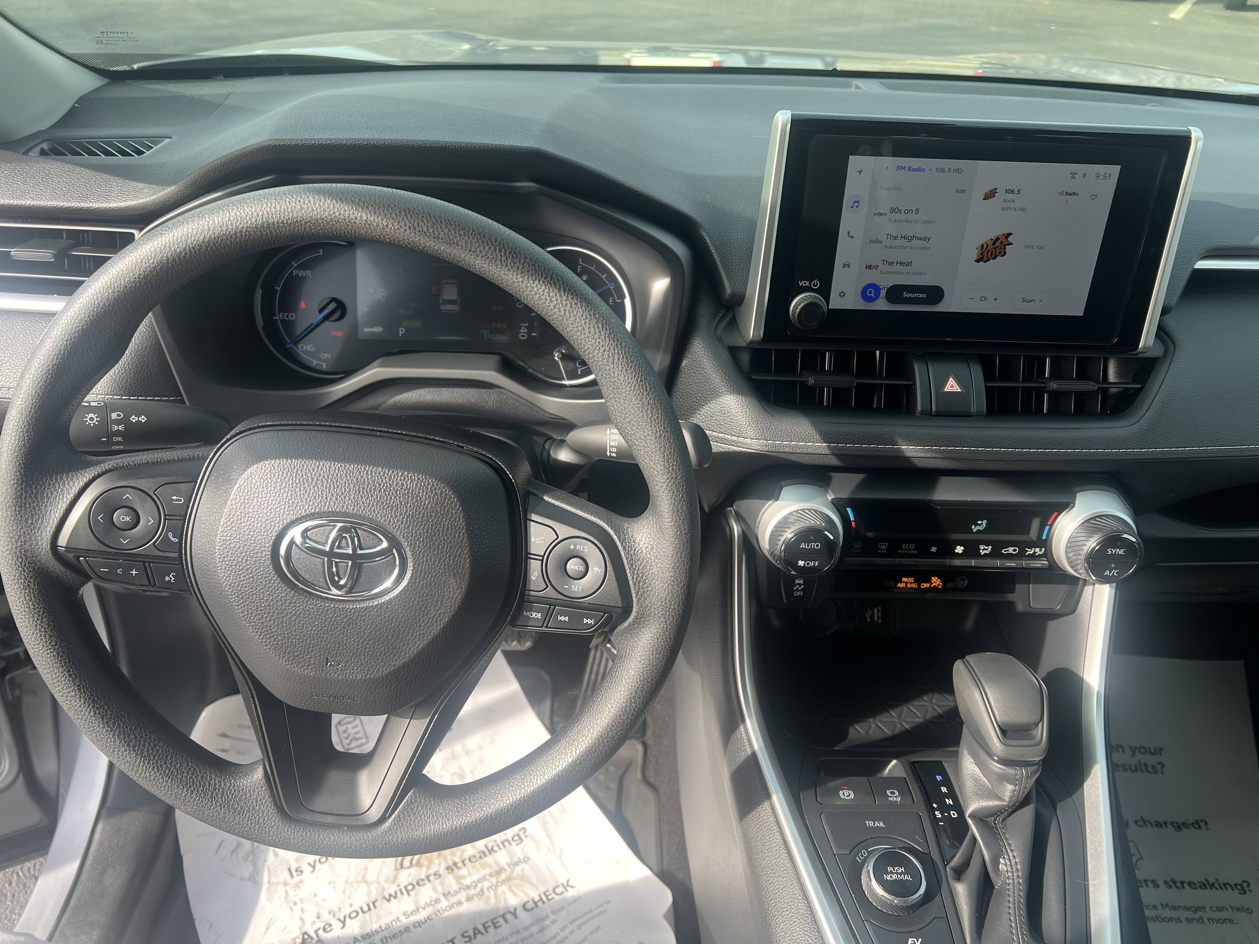 2025 Toyota RAV4 Hybrid LE
