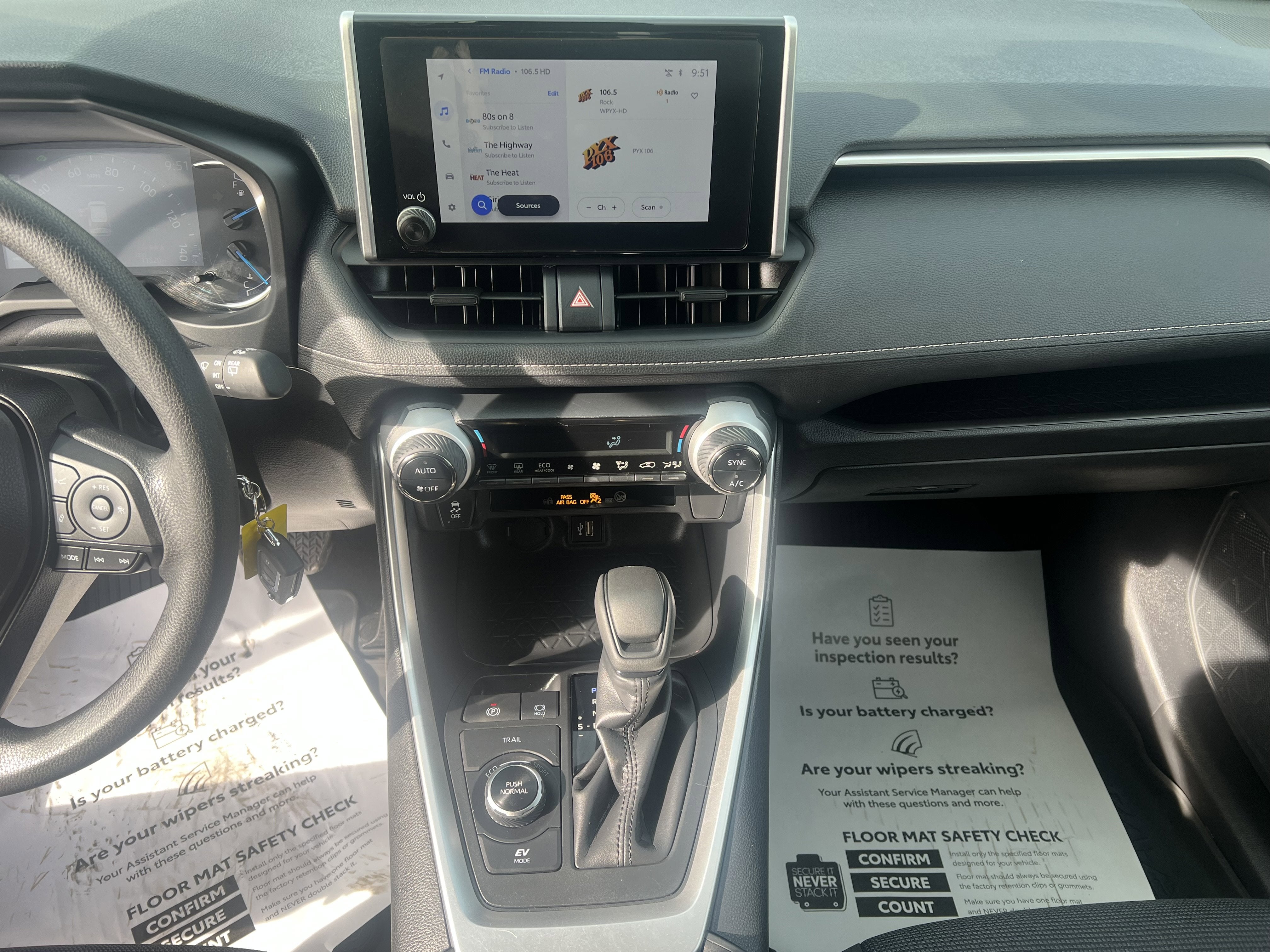 2025 Toyota RAV4 Hybrid LE