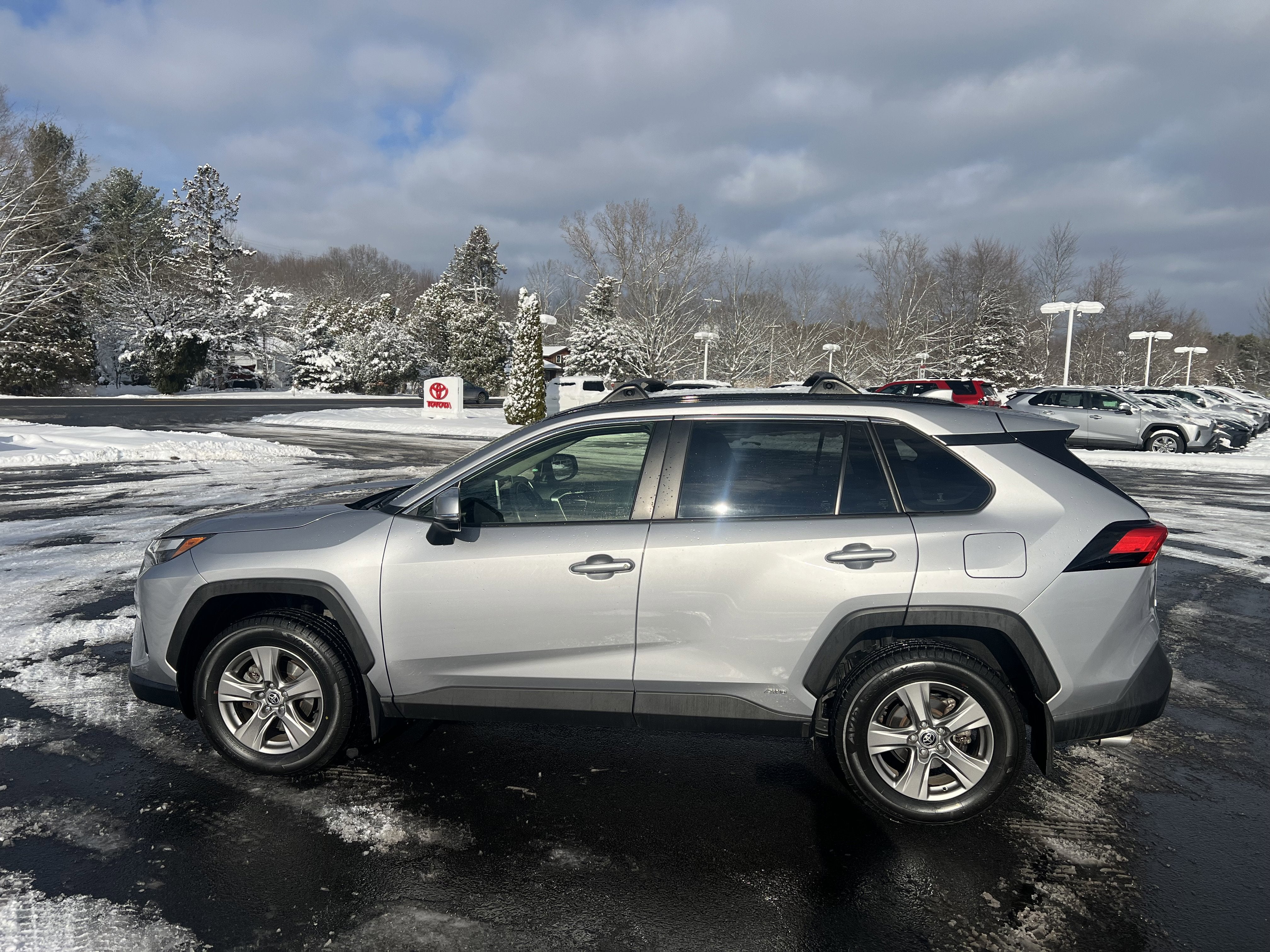 2023 Toyota RAV4 Hybrid XLE