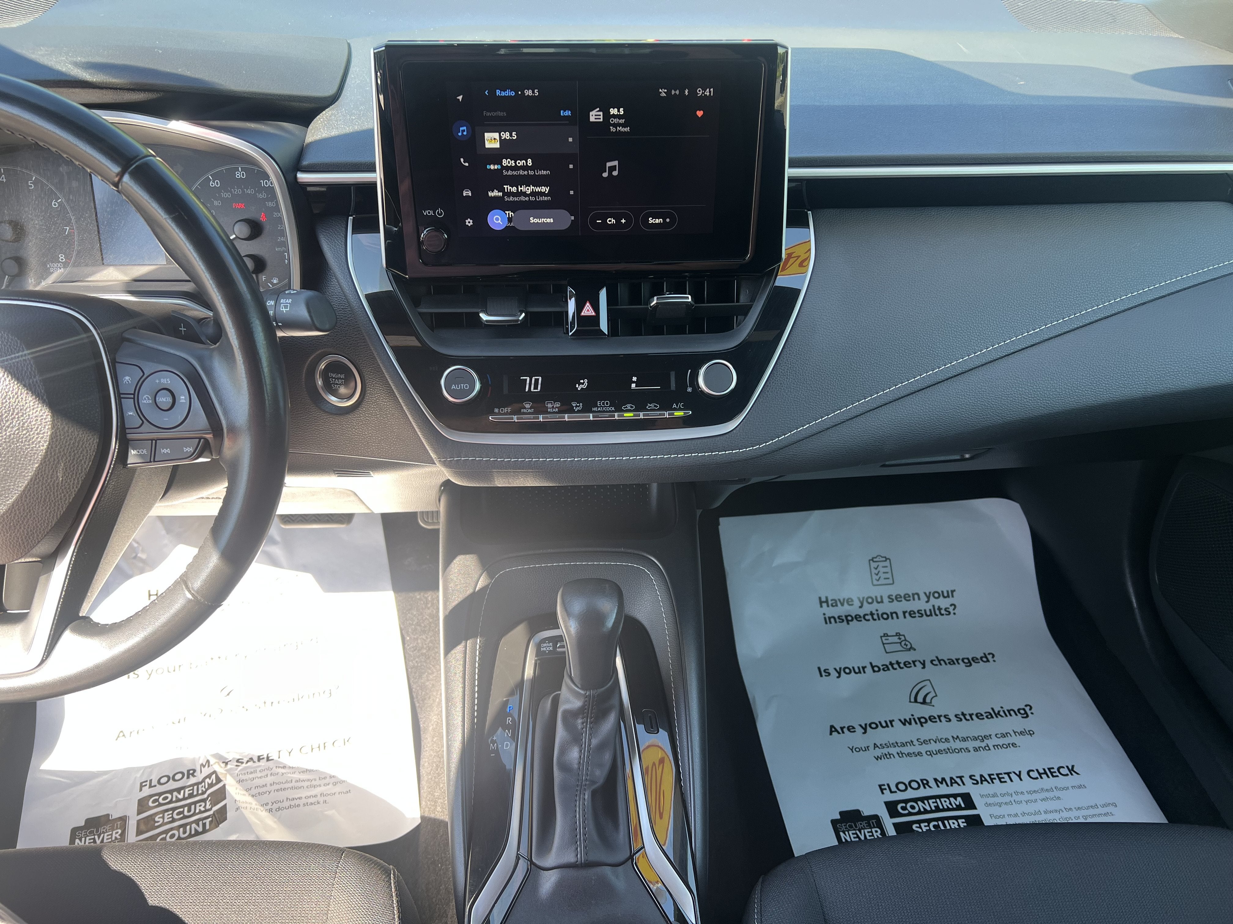 2024 Toyota Corolla Hatchback SE